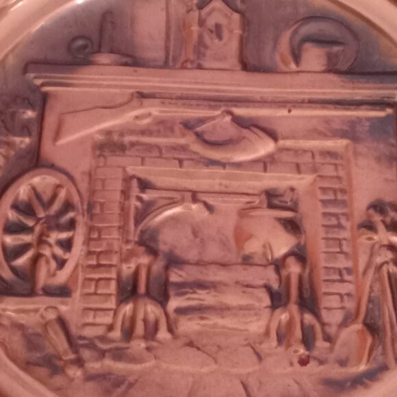 Vintage COPPERCRAFT GUILD copper fireplace wall hanging plate measures ~10.5" - Picture 2 of 3